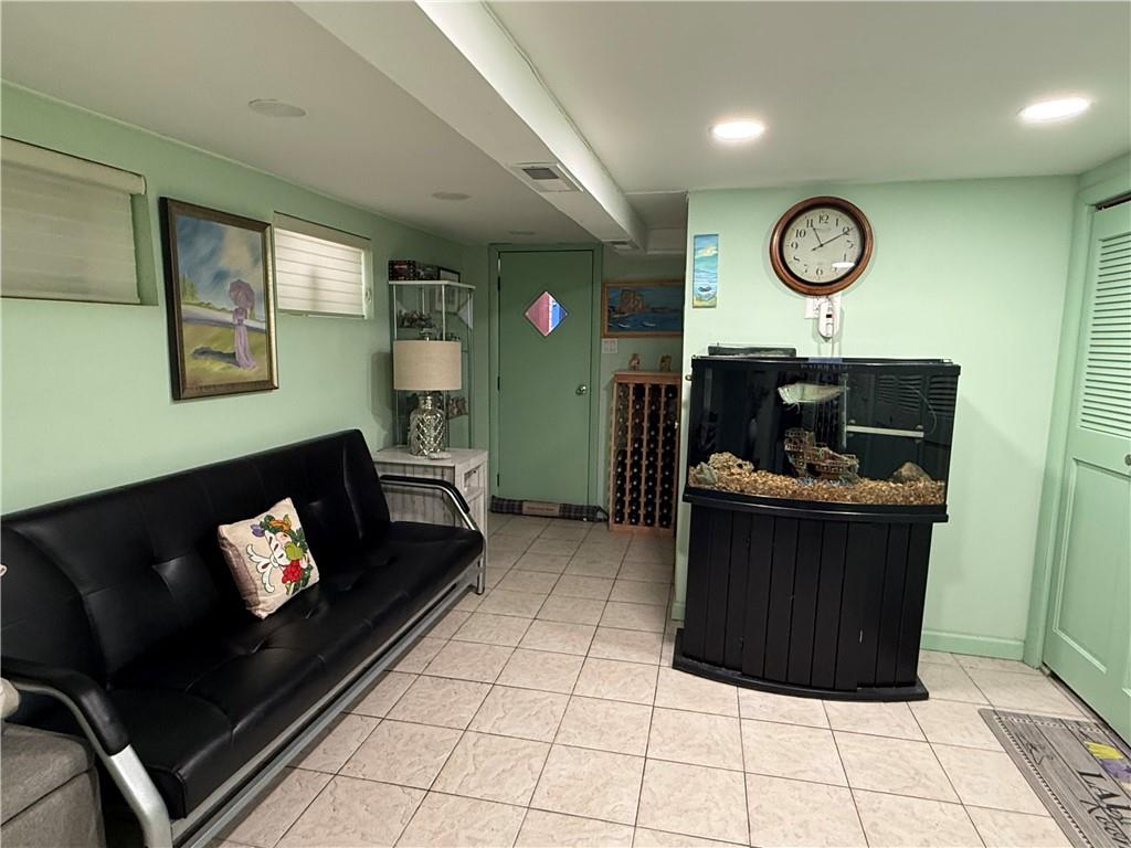 2044 West 8th Street