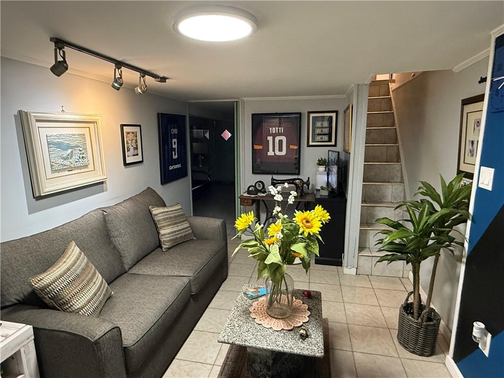 2044 West 8th Street