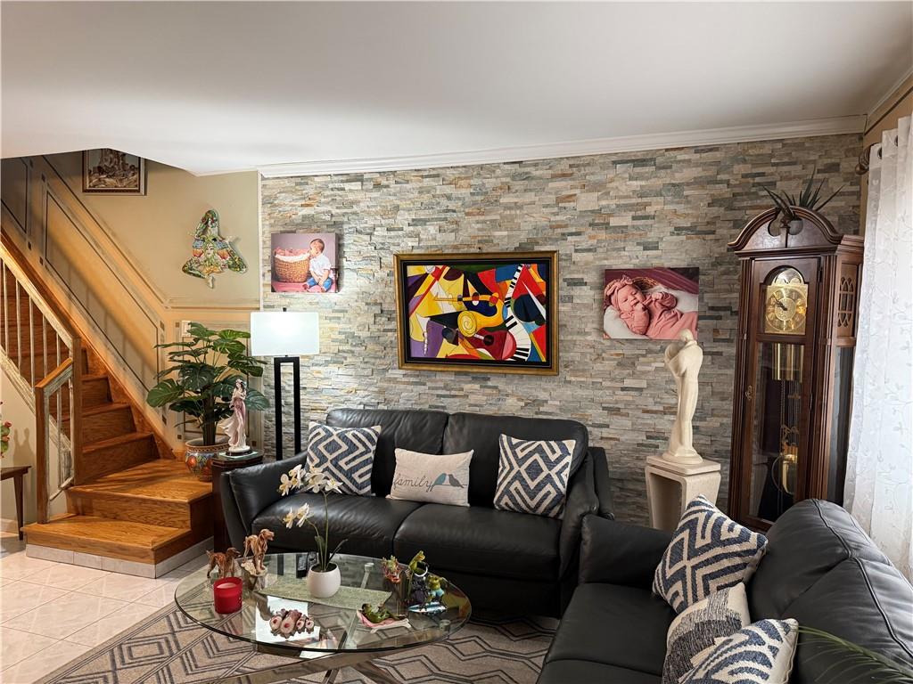 2044 West 8th Street