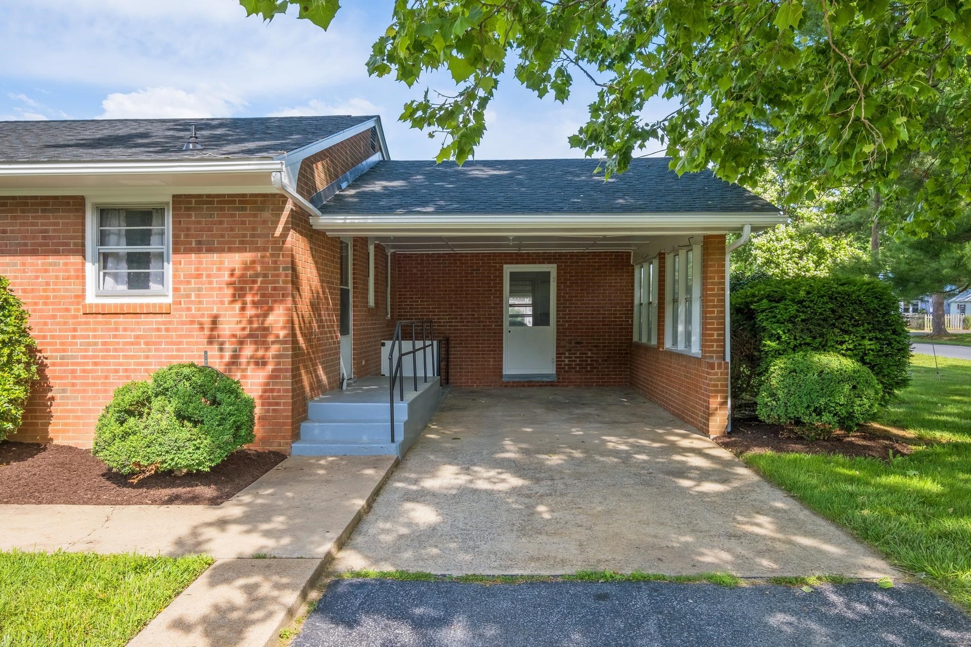 1203 ELM AVE