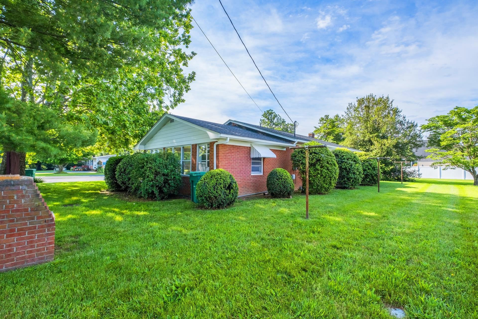 1203 ELM AVE