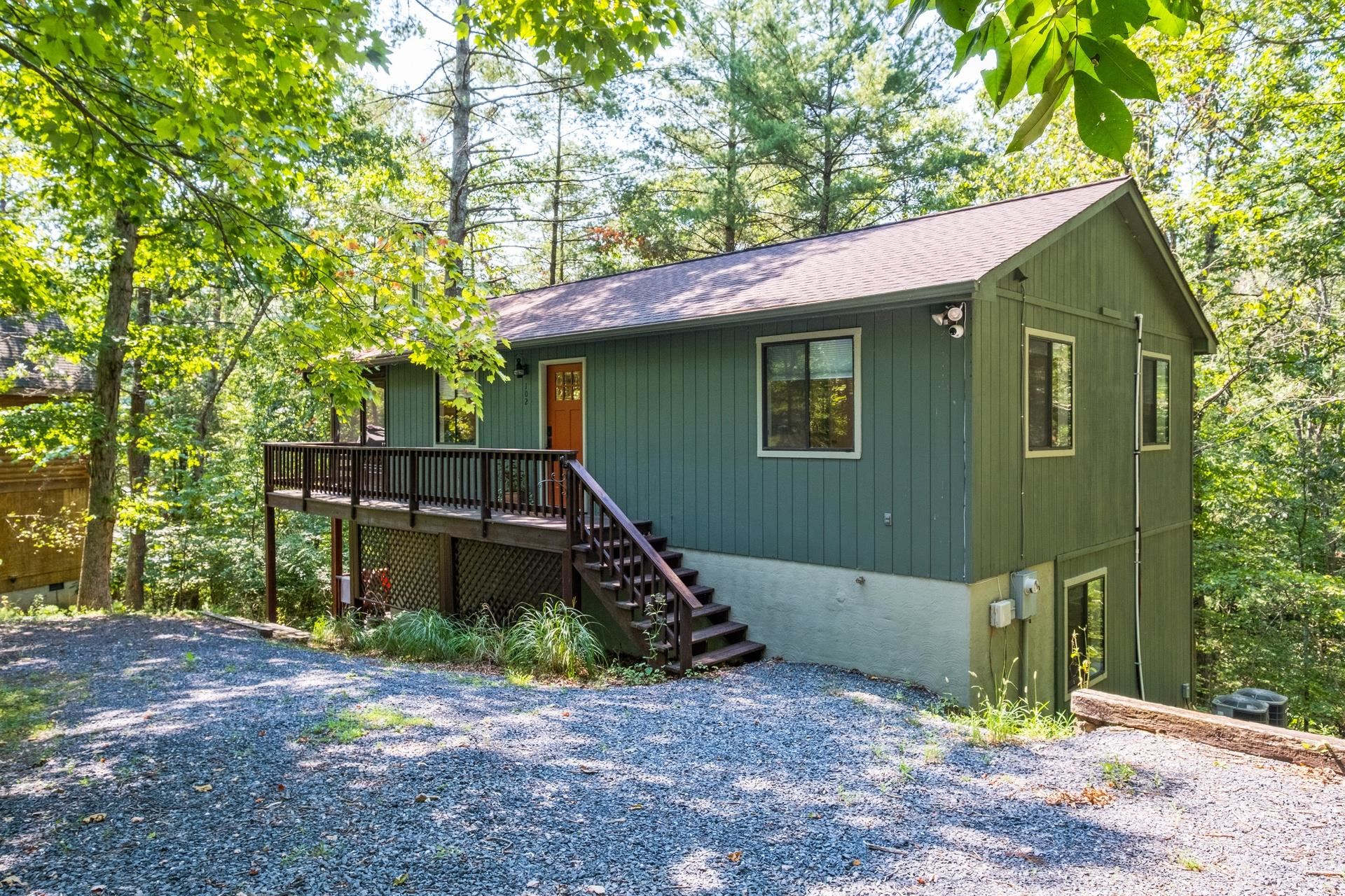102 BITTERNUT LN