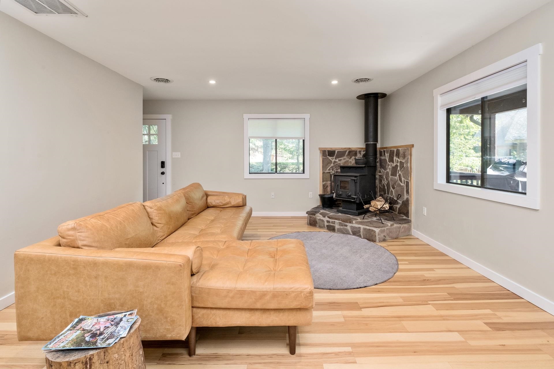 102 BITTERNUT LN