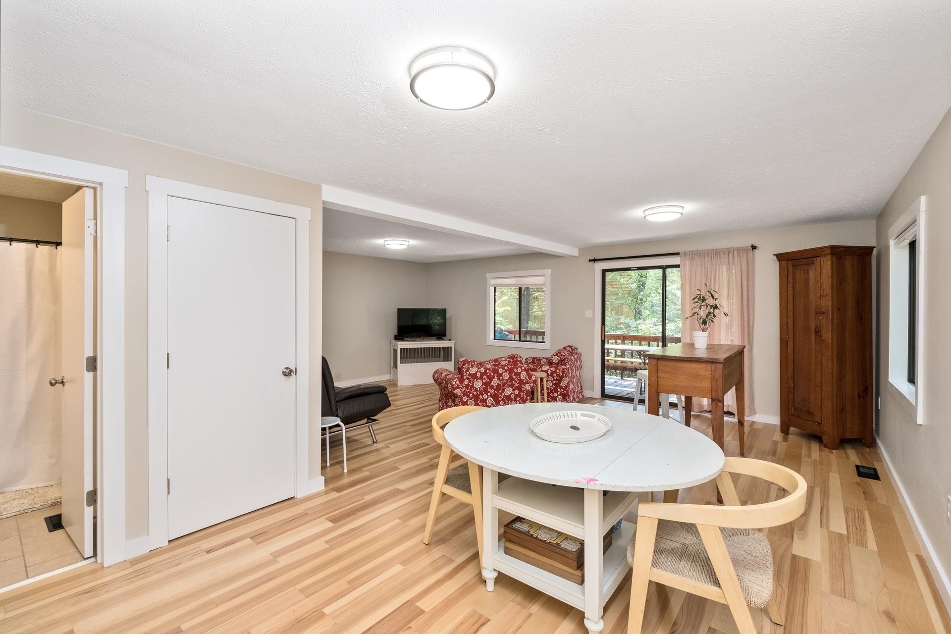 102 BITTERNUT LN