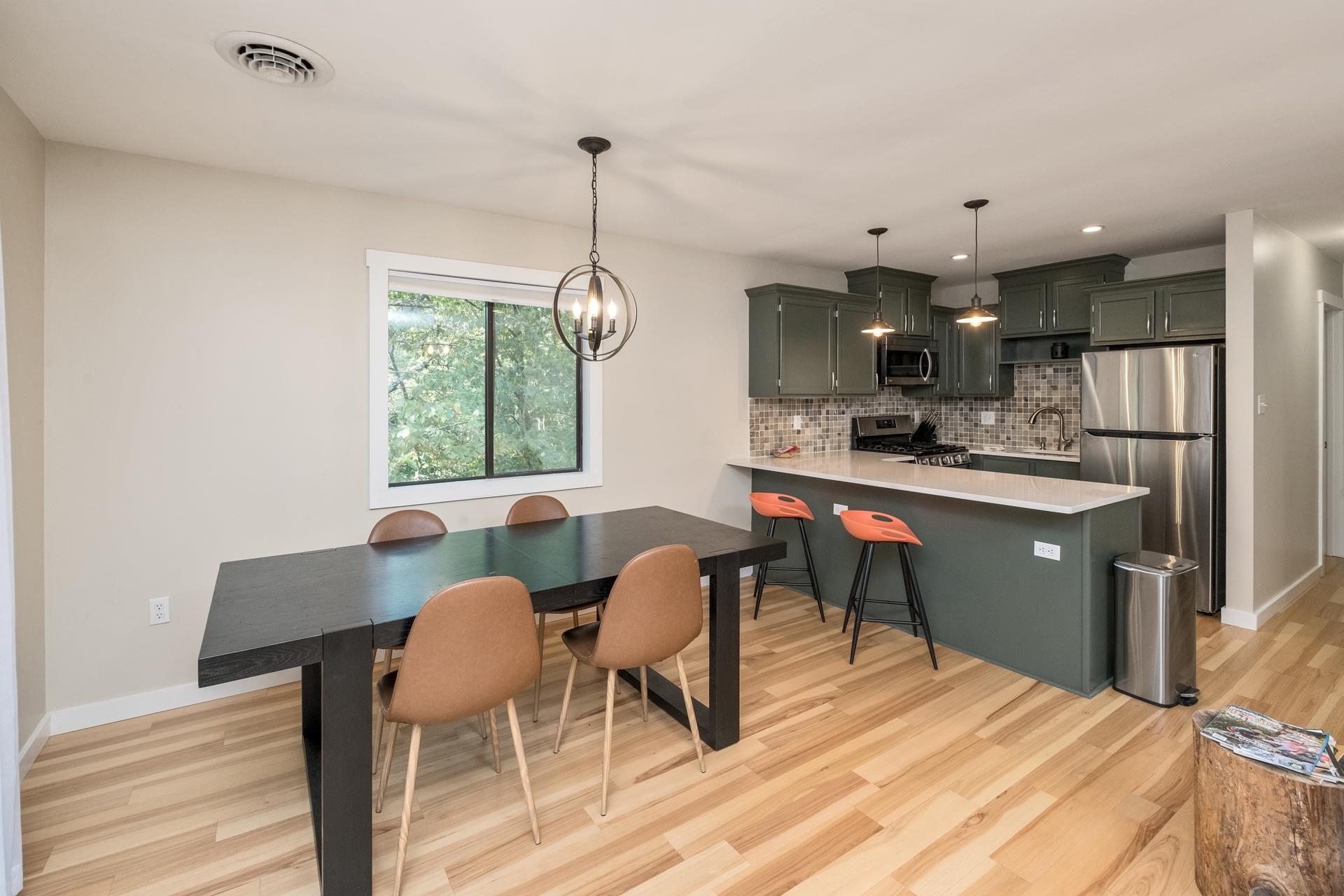 102 BITTERNUT LN