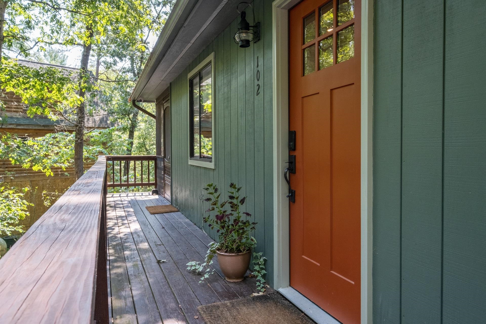 102 BITTERNUT LN