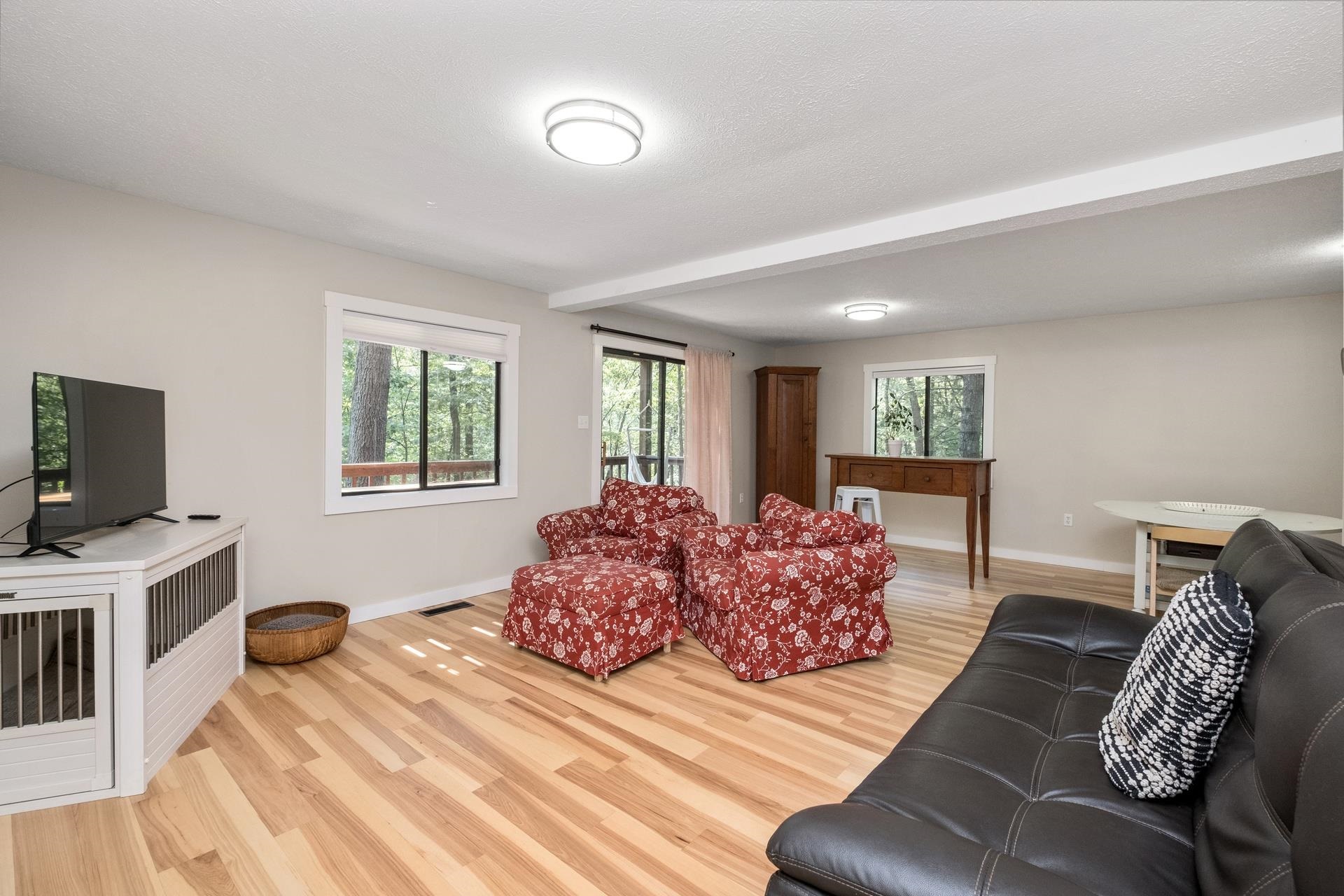 102 BITTERNUT LN