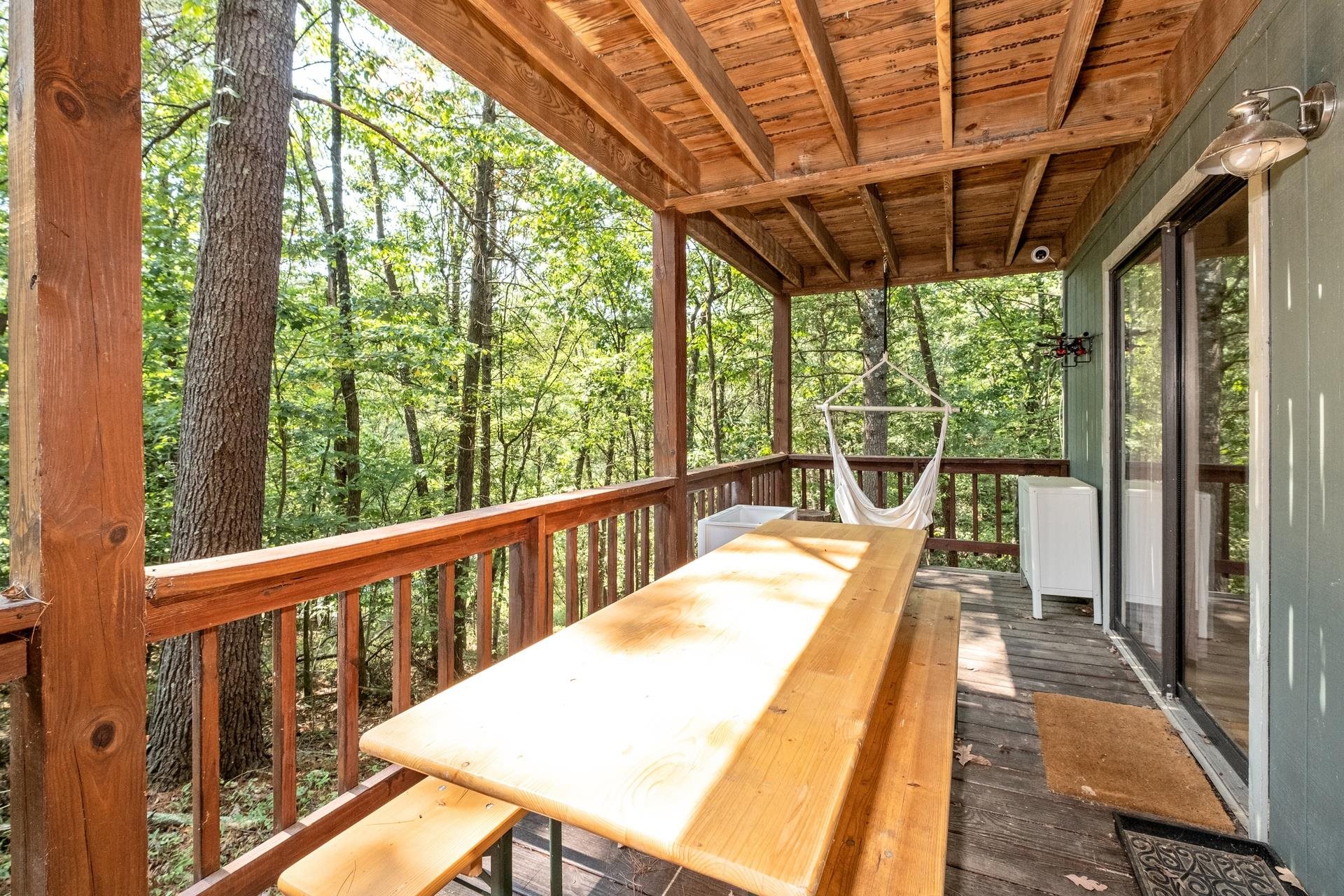 102 BITTERNUT LN
