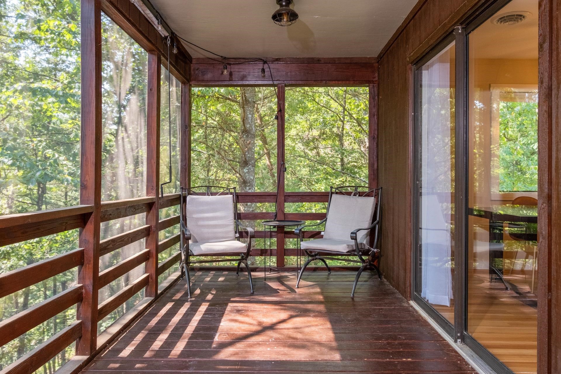 102 BITTERNUT LN
