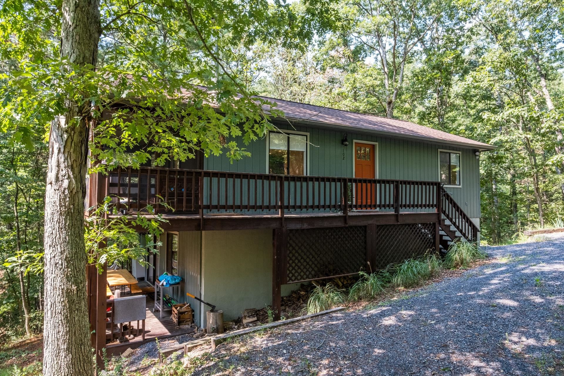 102 BITTERNUT LN