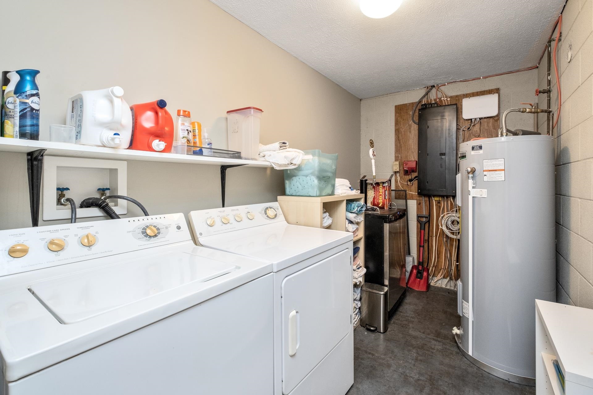 102 BITTERNUT LN