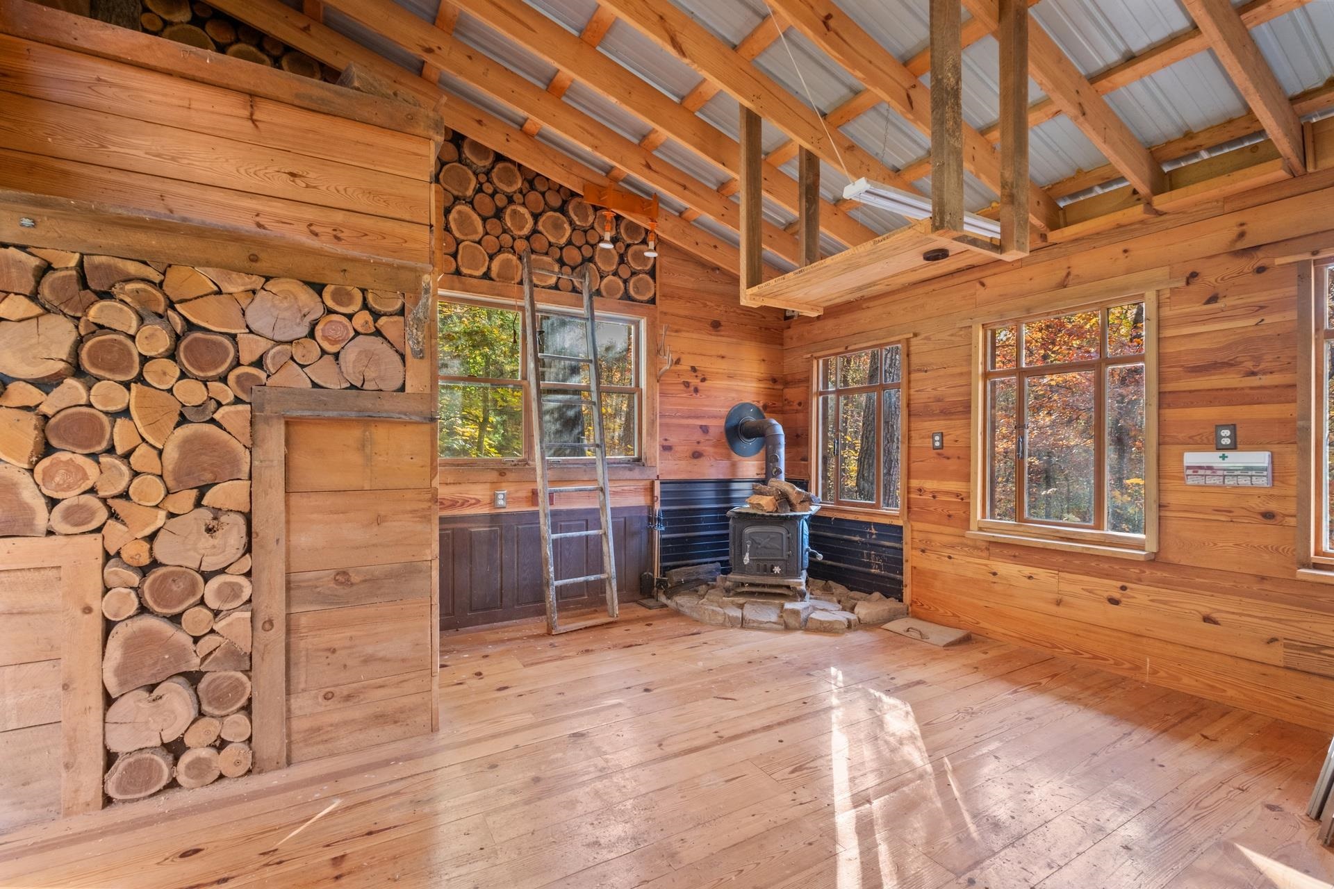 425 BREEZE WAY