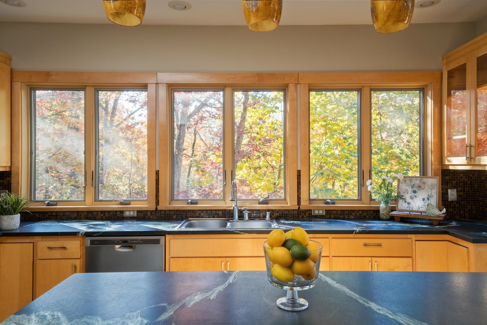 425 BREEZE WAY