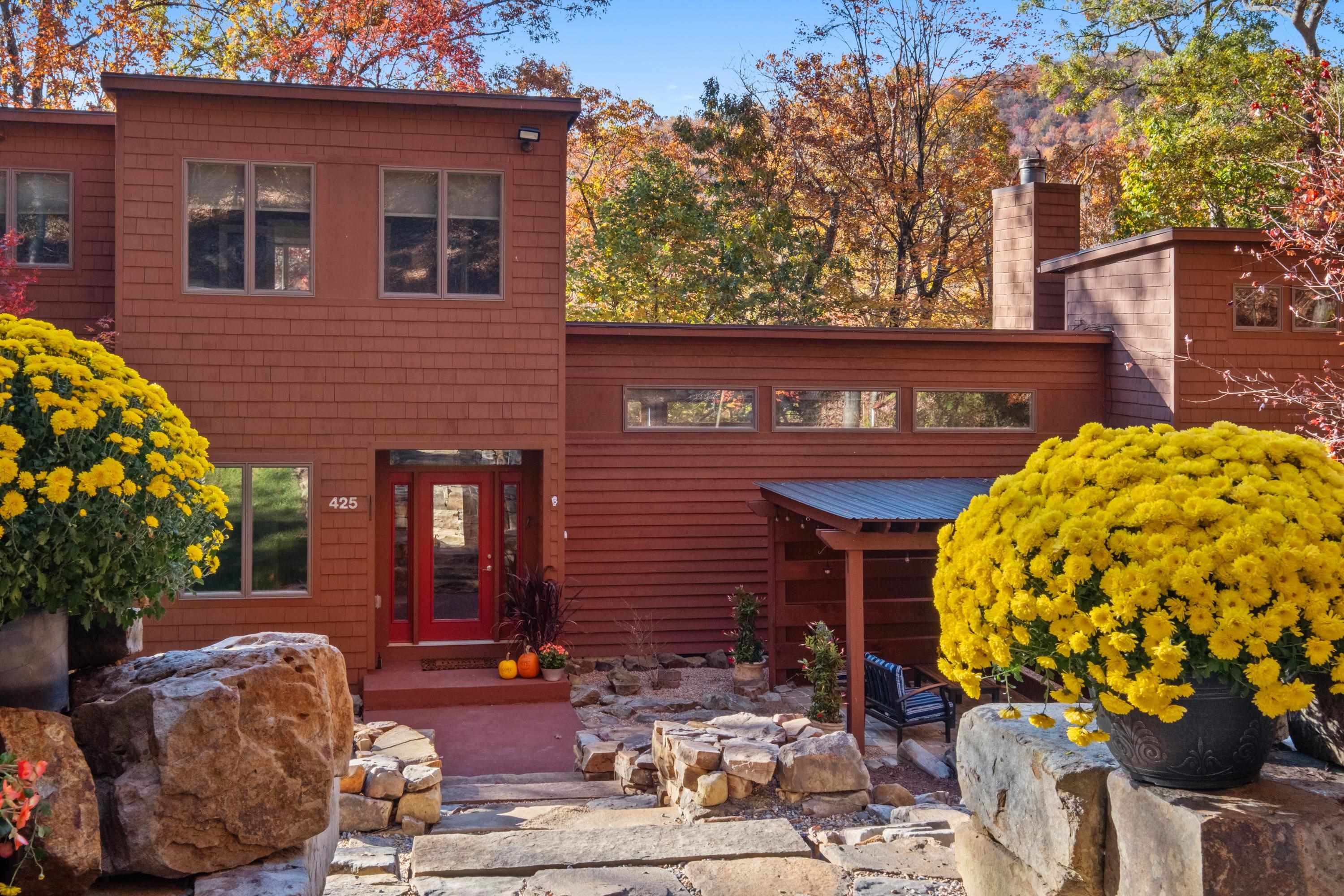 425 BREEZE WAY