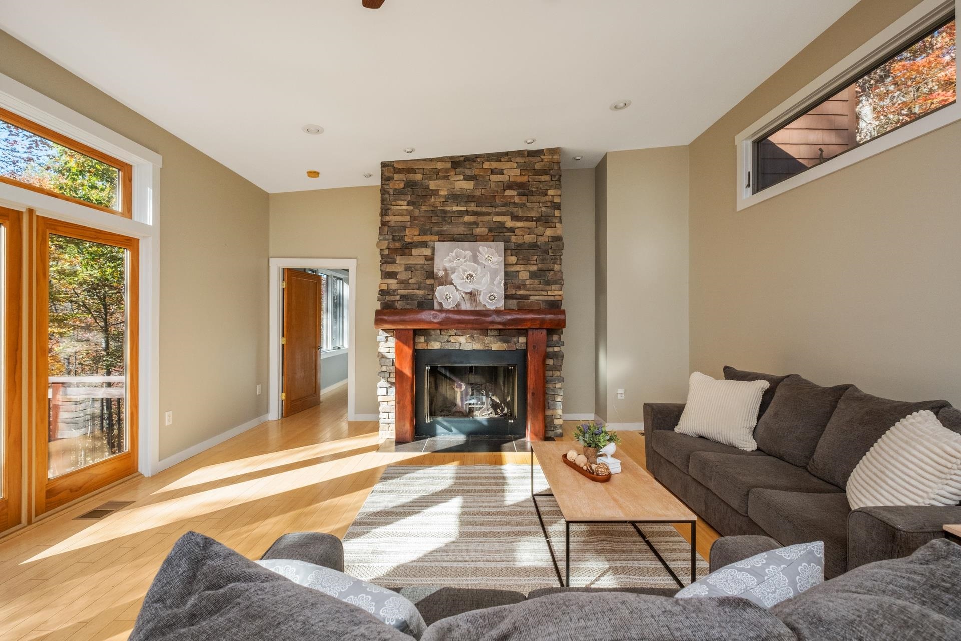 425 BREEZE WAY