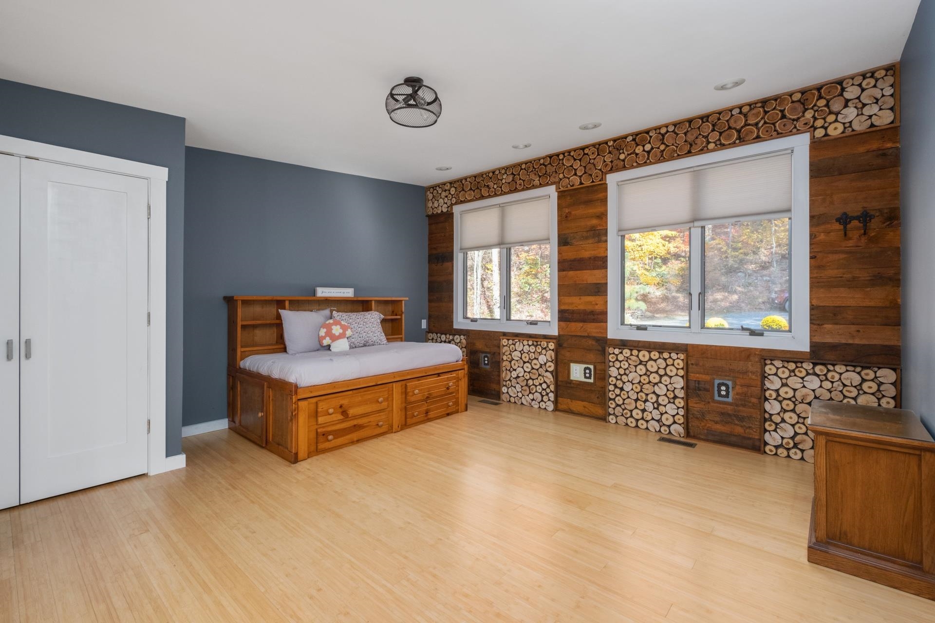 425 BREEZE WAY