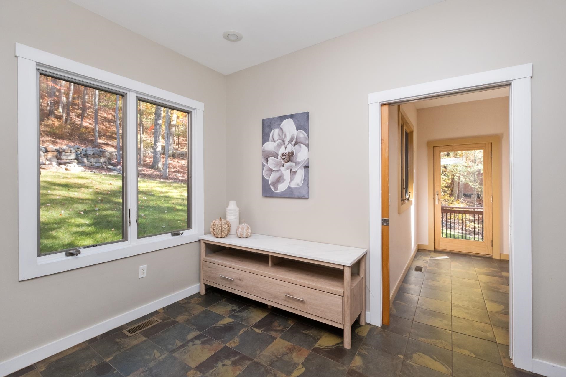 425 BREEZE WAY