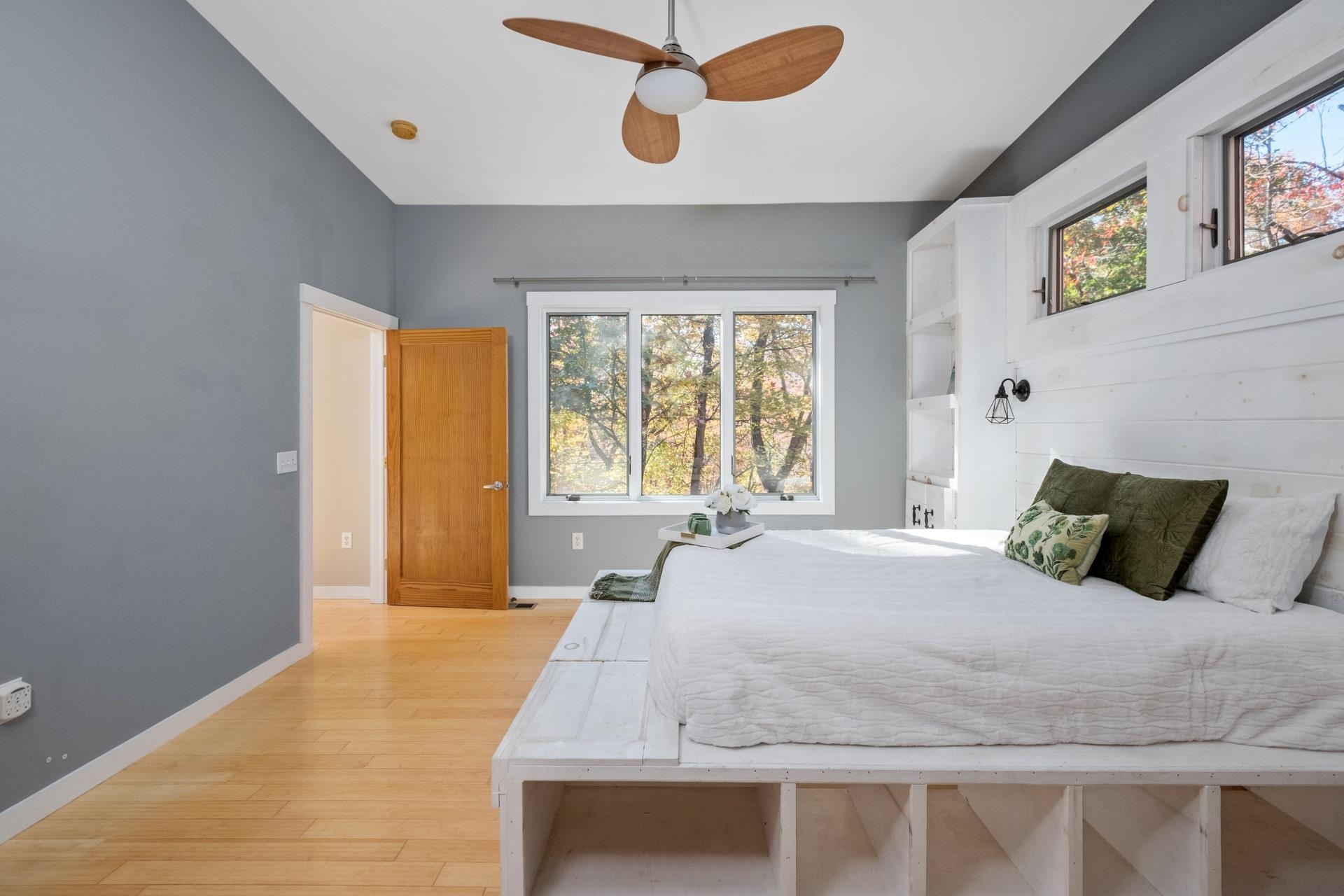 425 BREEZE WAY