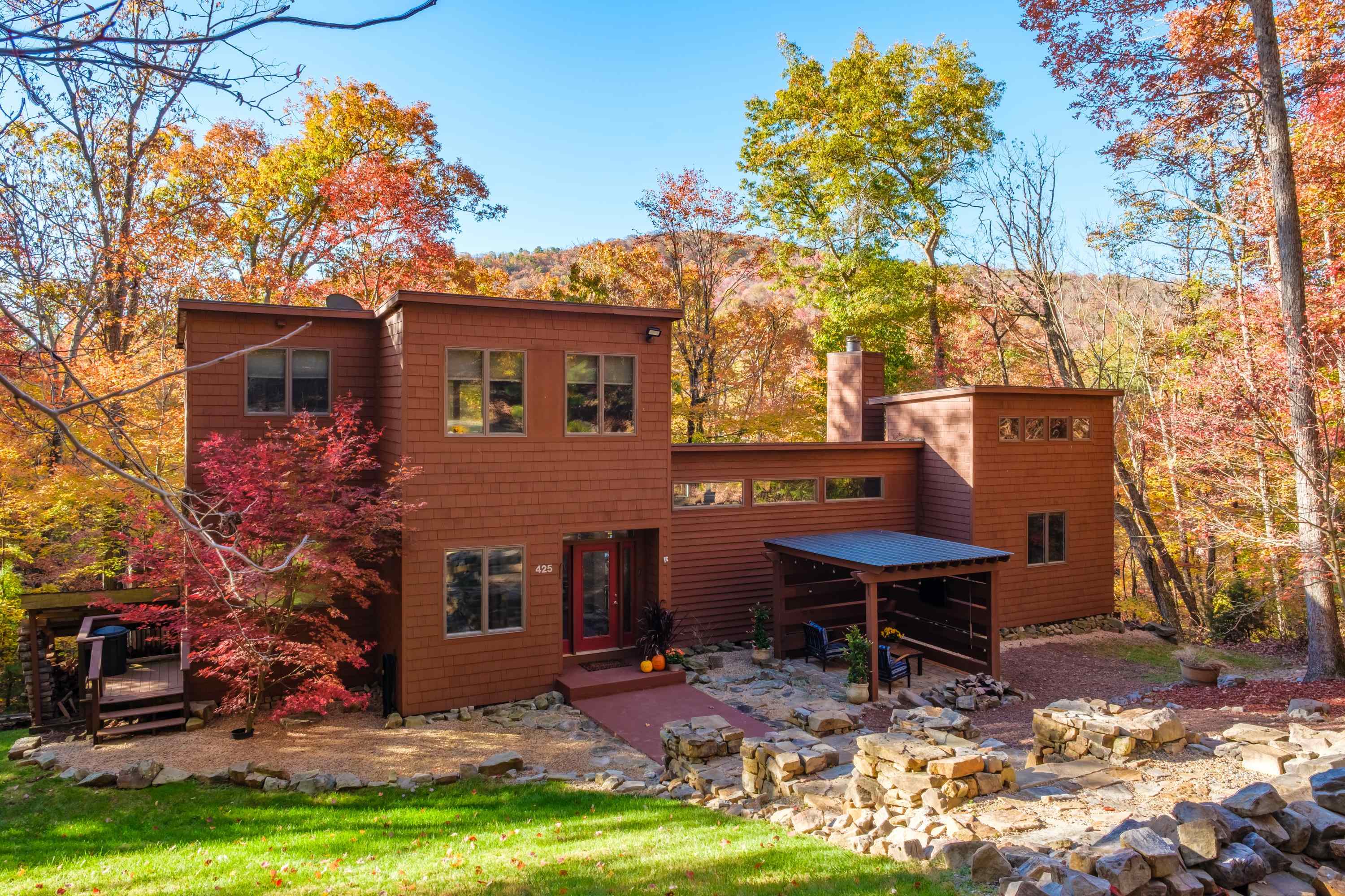 425 BREEZE WAY