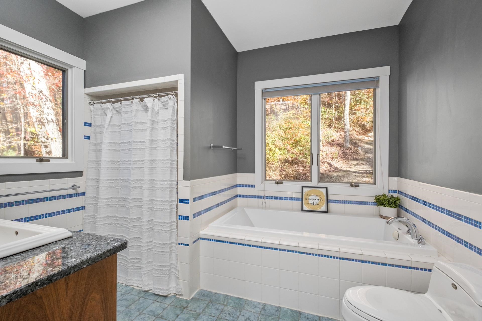 425 BREEZE WAY