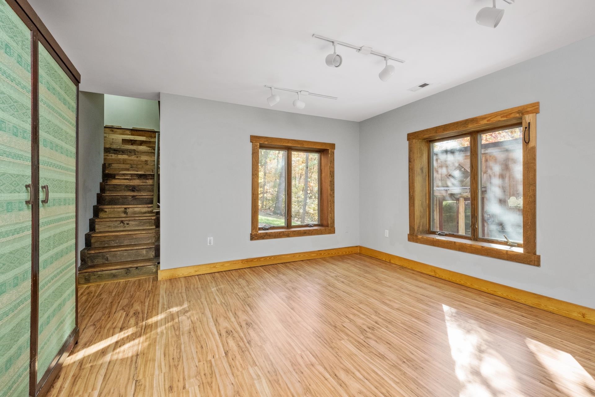 425 BREEZE WAY