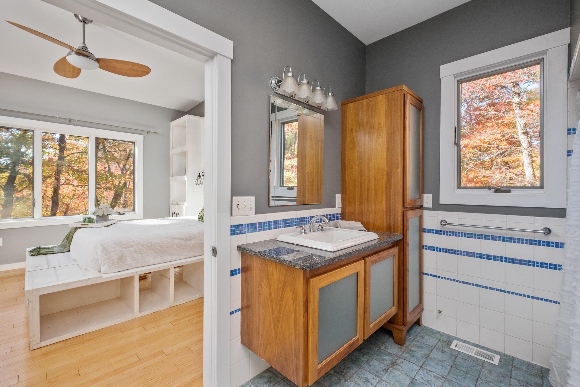 425 BREEZE WAY