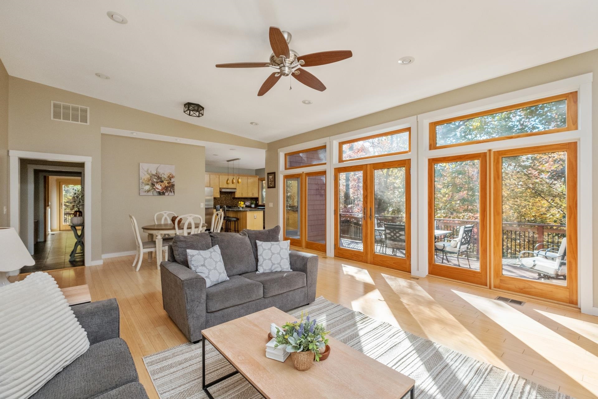 425 BREEZE WAY
