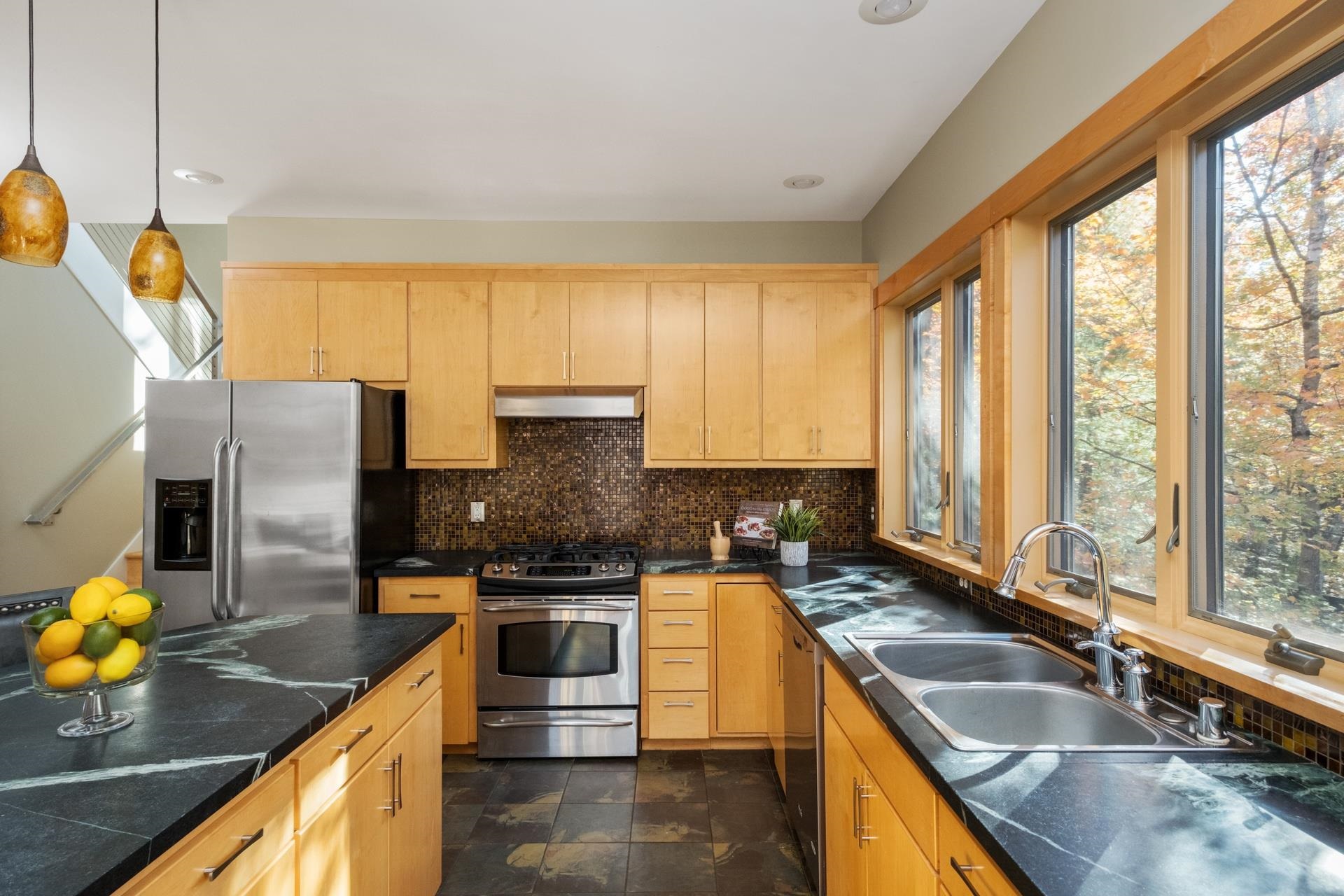 425 BREEZE WAY