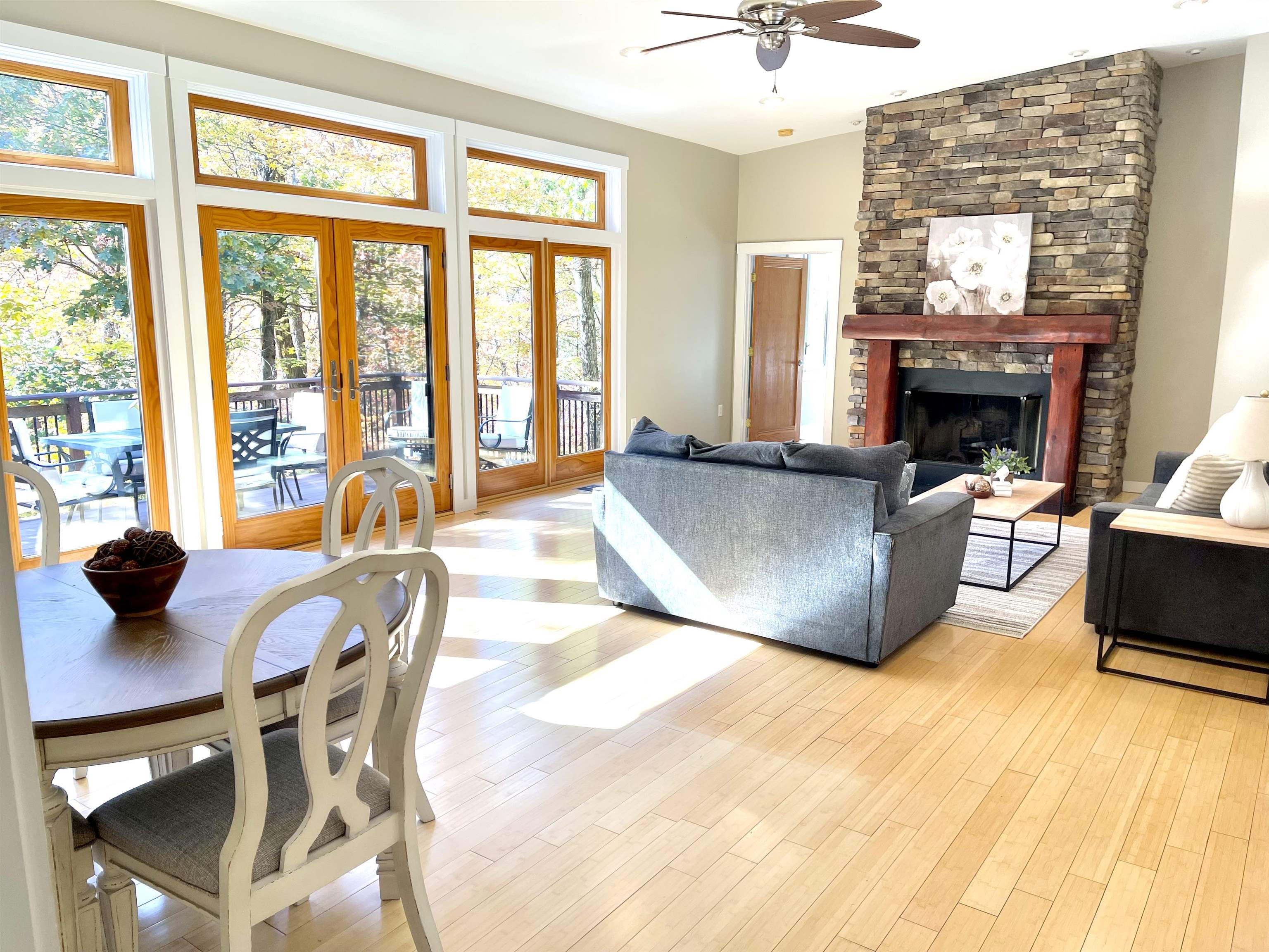 425 BREEZE WAY