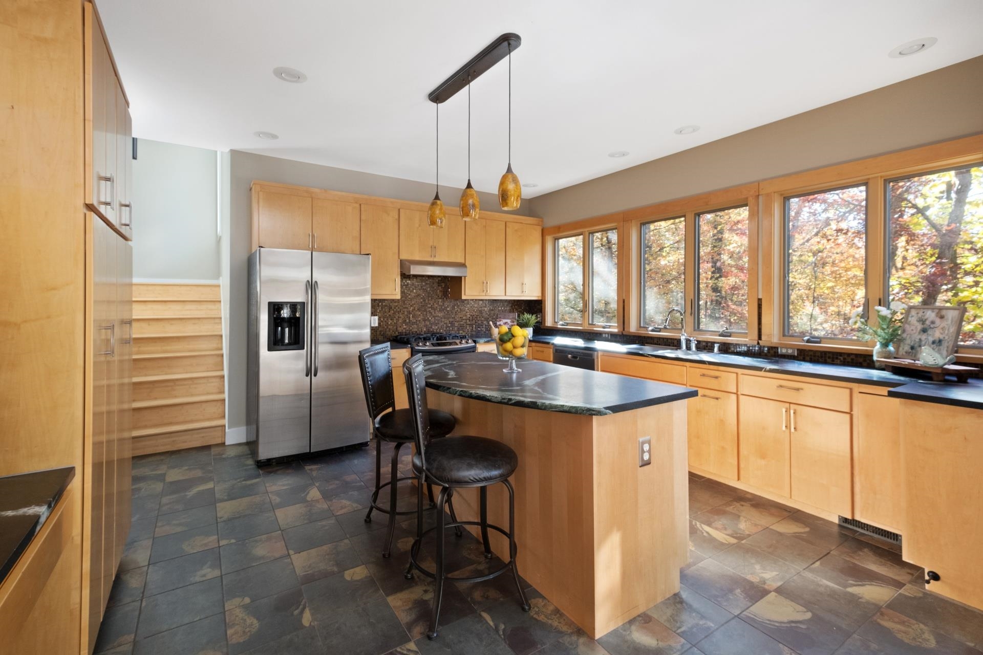 425 BREEZE WAY
