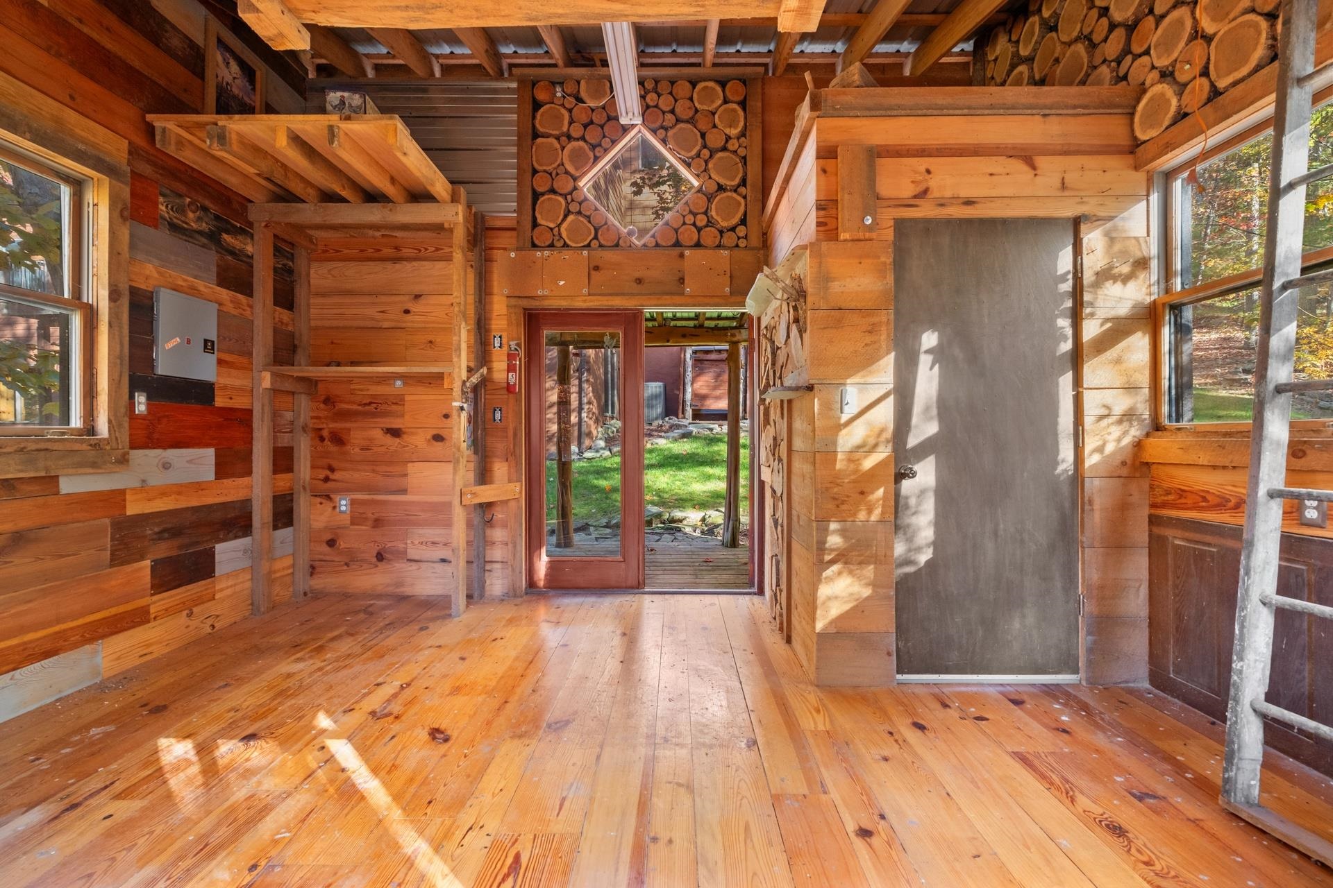 425 BREEZE WAY
