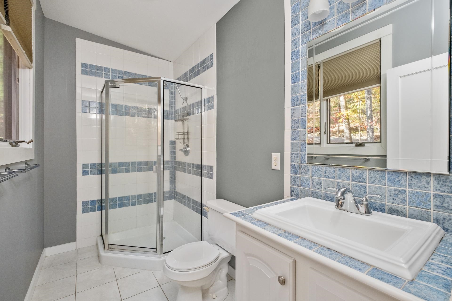 425 BREEZE WAY