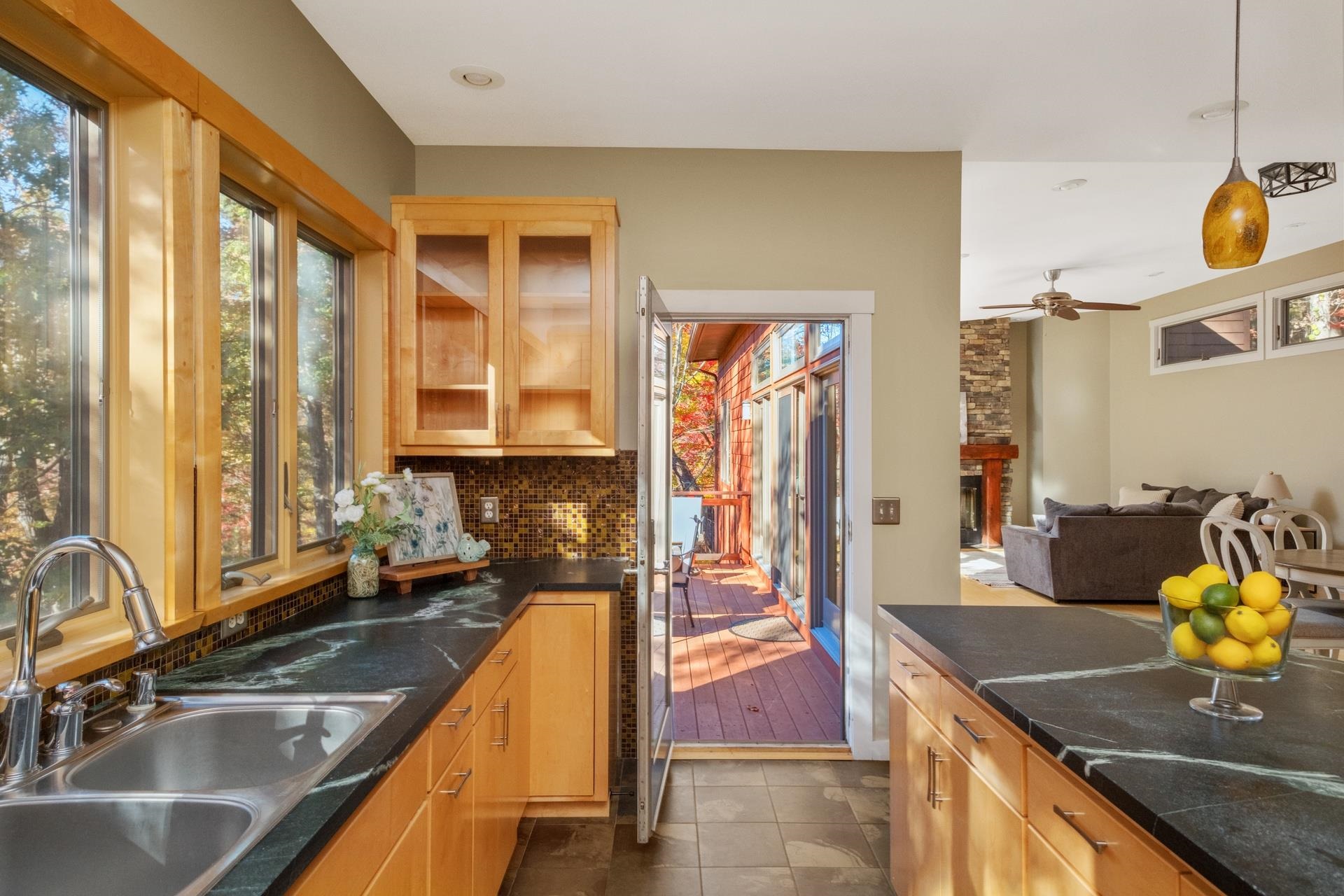 425 BREEZE WAY