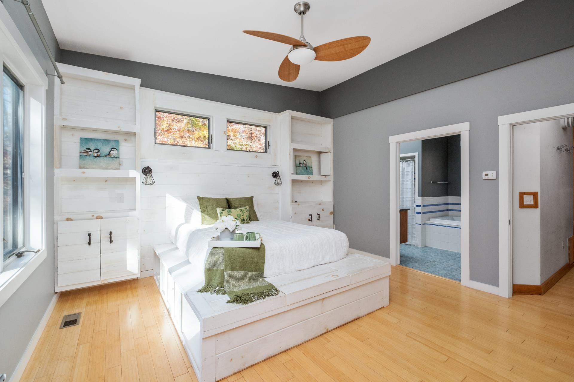 425 BREEZE WAY