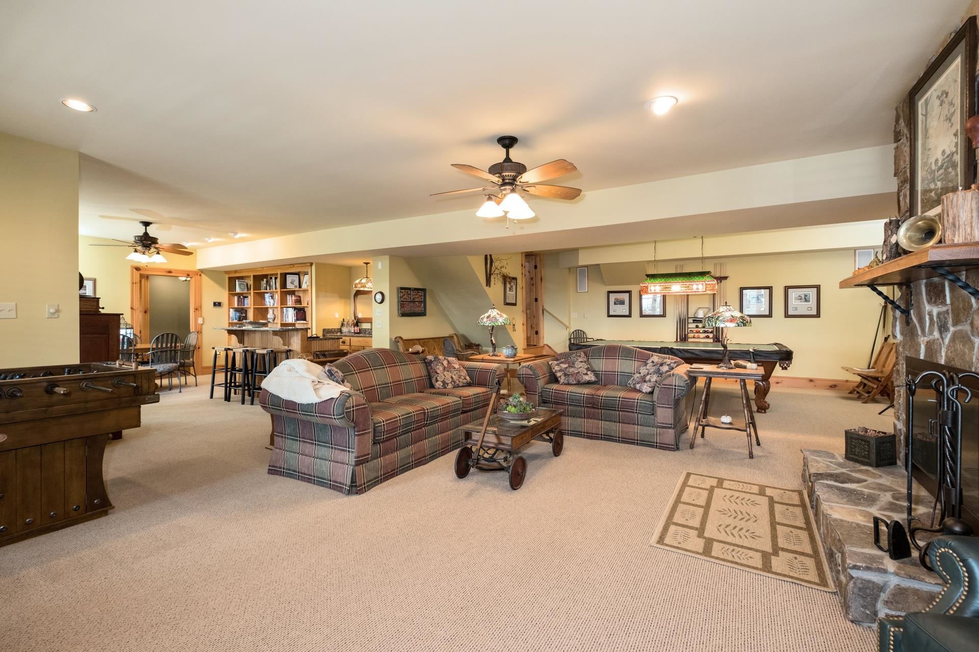 945 NEESE LN