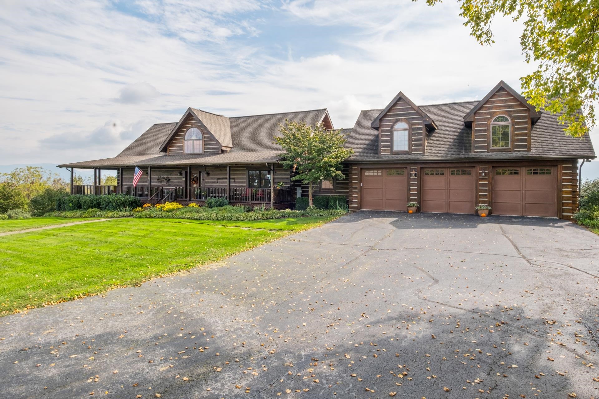 945 NEESE LN