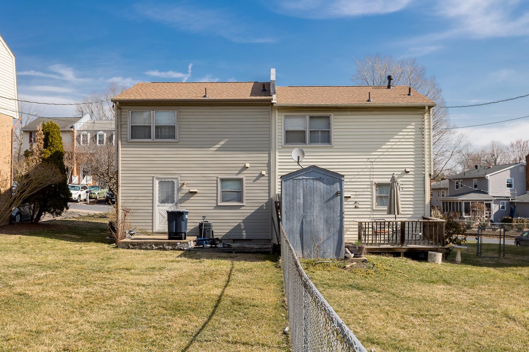 205 WAKEFIELD PL