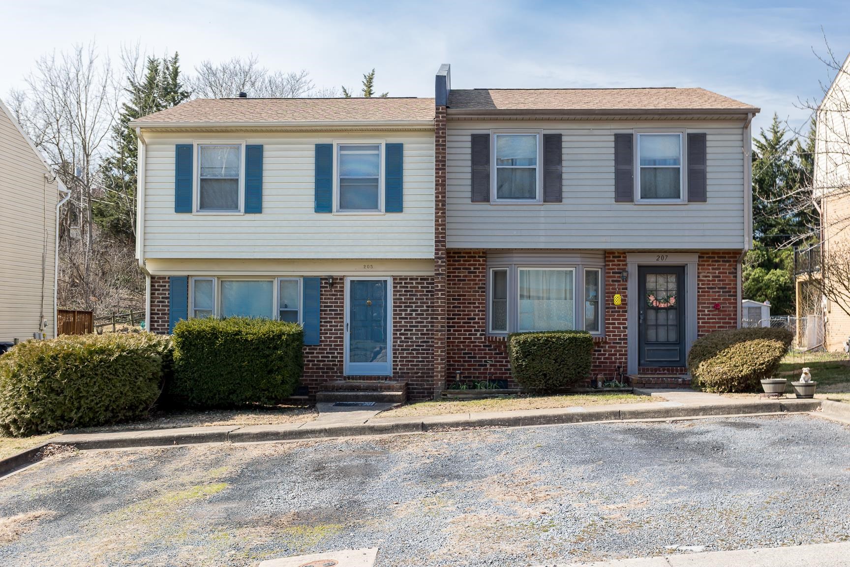 207 WAKEFIELD PL