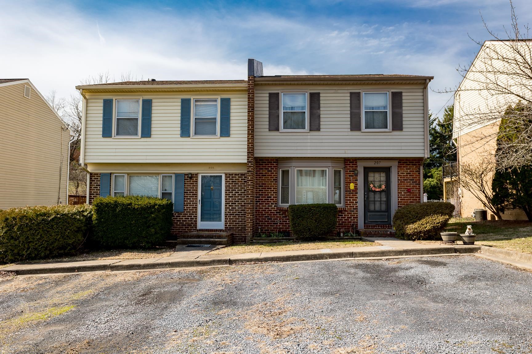 207 WAKEFIELD PL