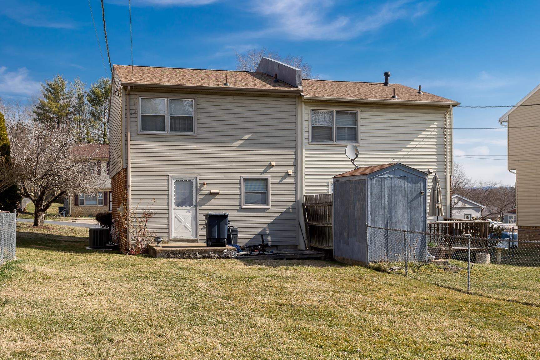 207 WAKEFIELD PL