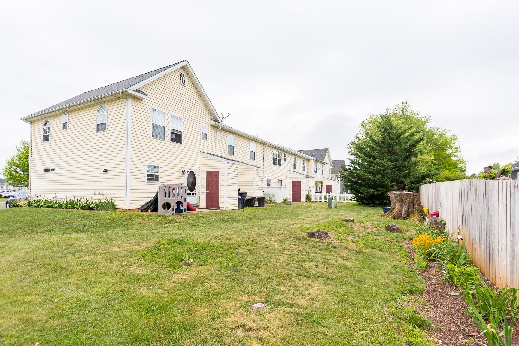 321 EMERSON LN