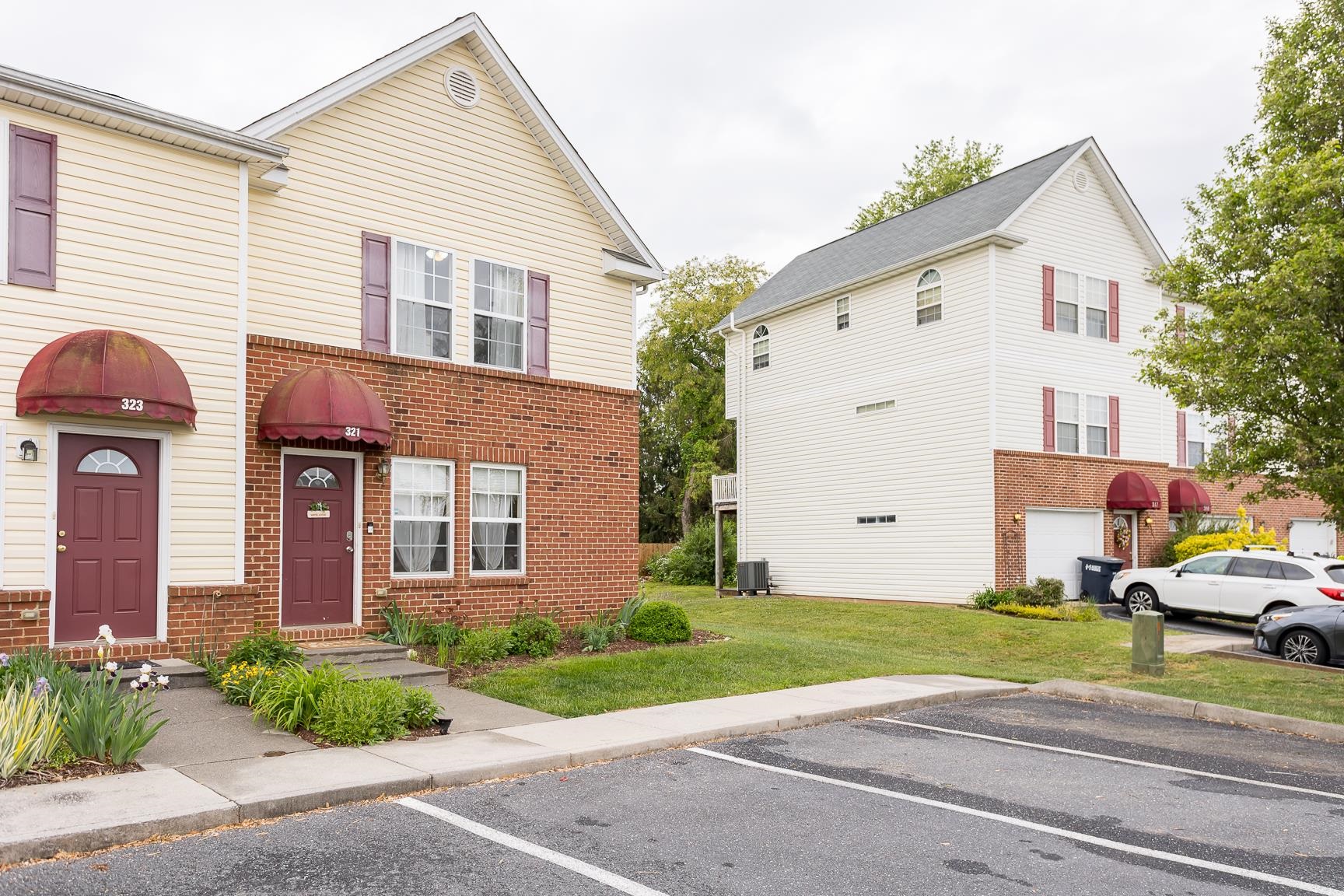 321 EMERSON LN