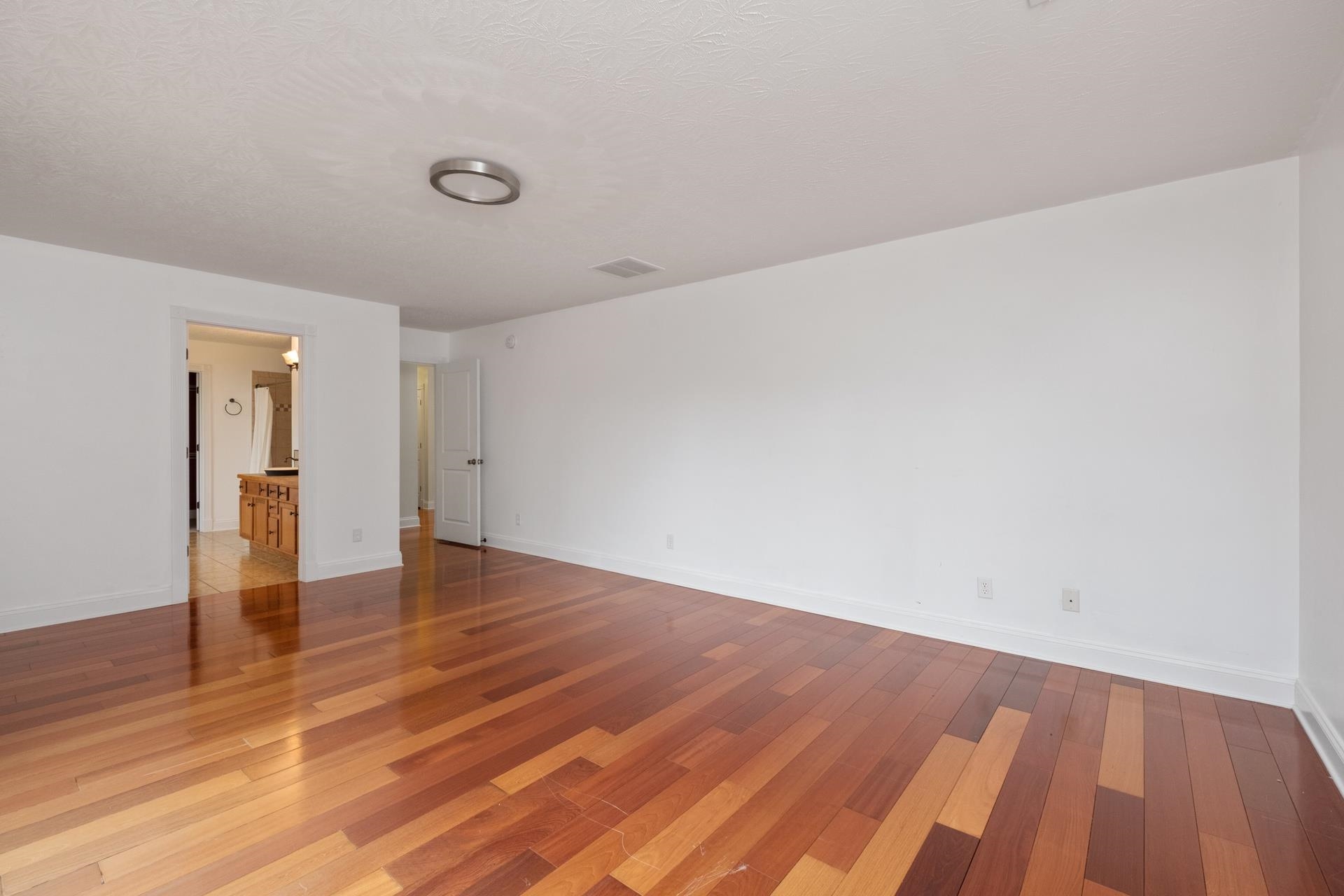 109 LEAVEL CT