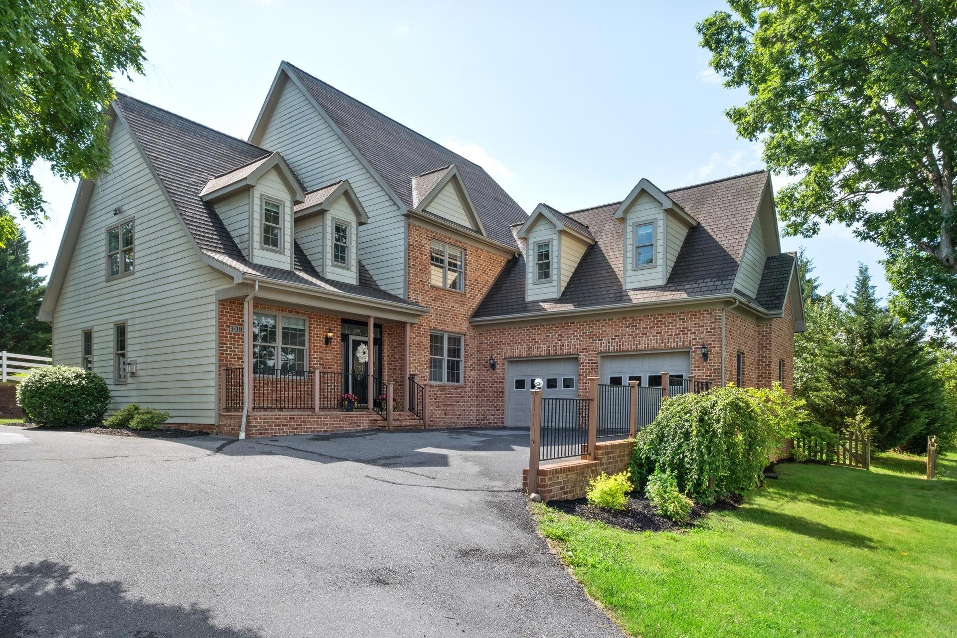 109 LEAVEL CT
