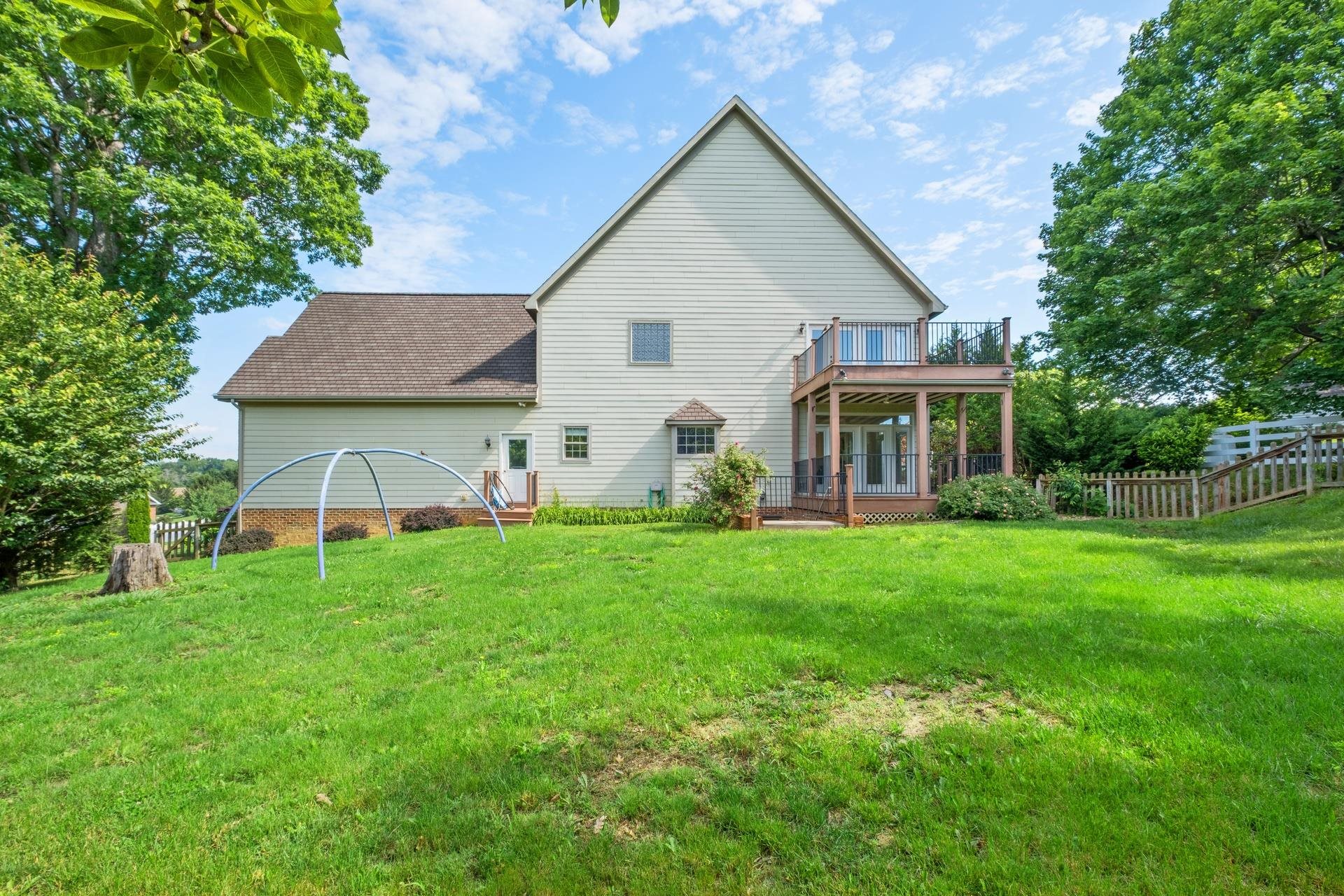 109 LEAVEL CT