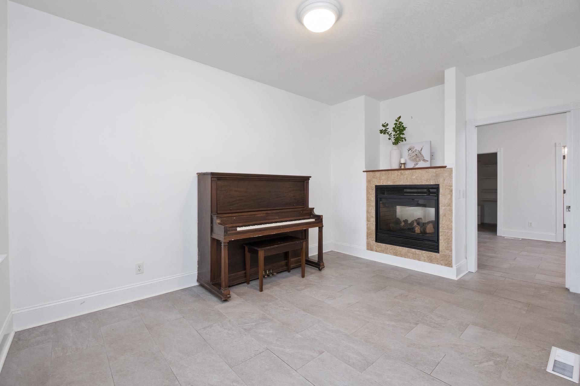 109 LEAVEL CT