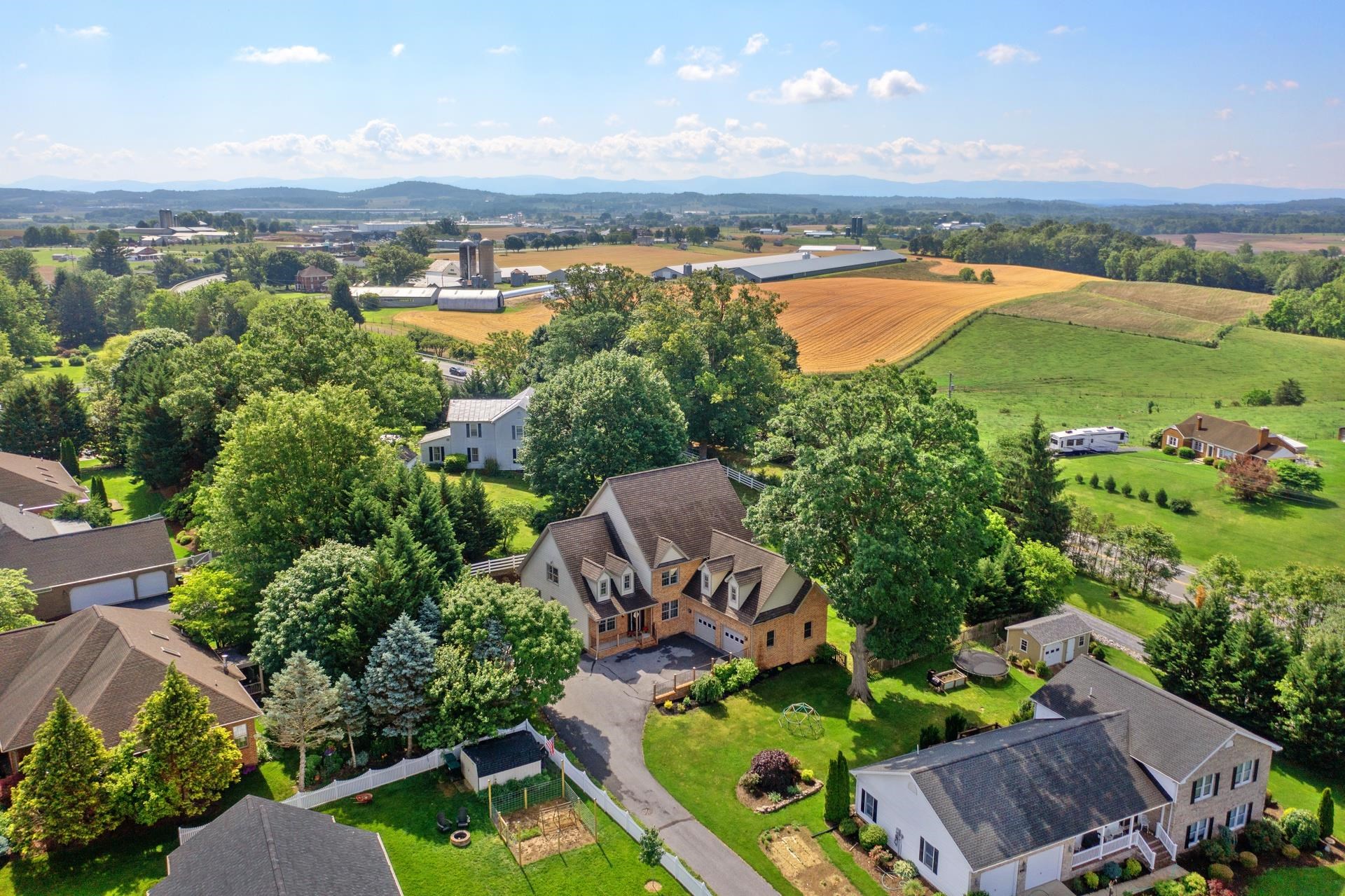 109 LEAVEL CT