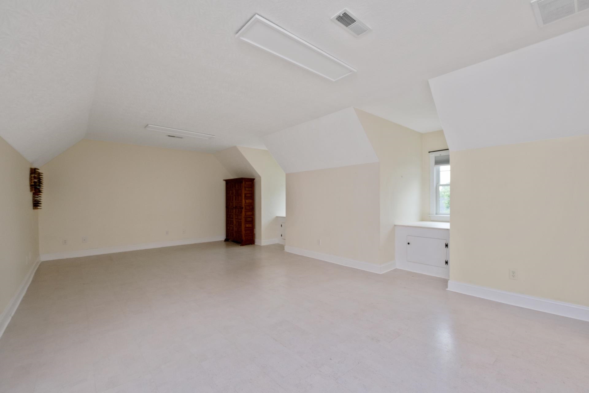 109 LEAVEL CT