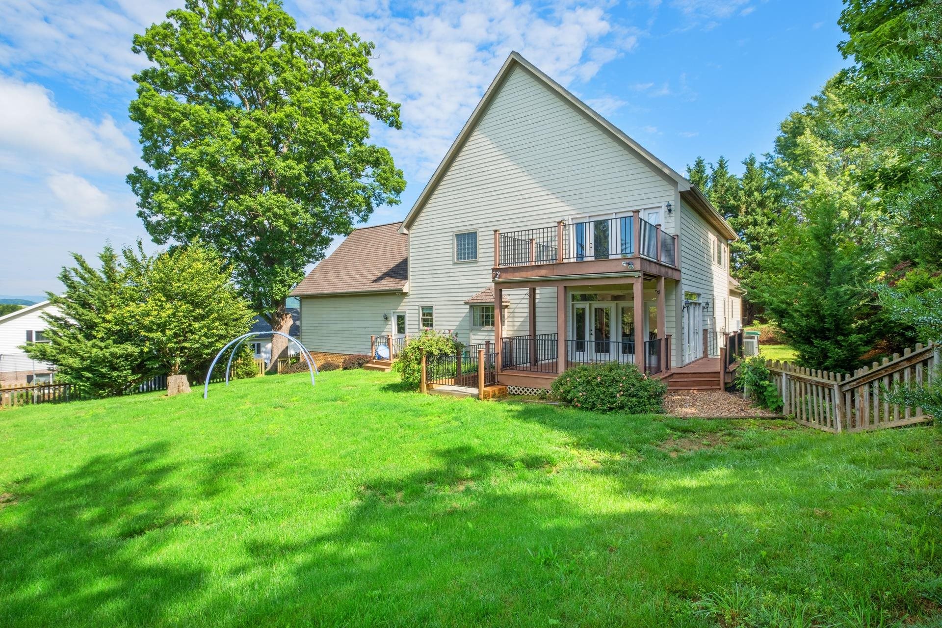 109 LEAVEL CT