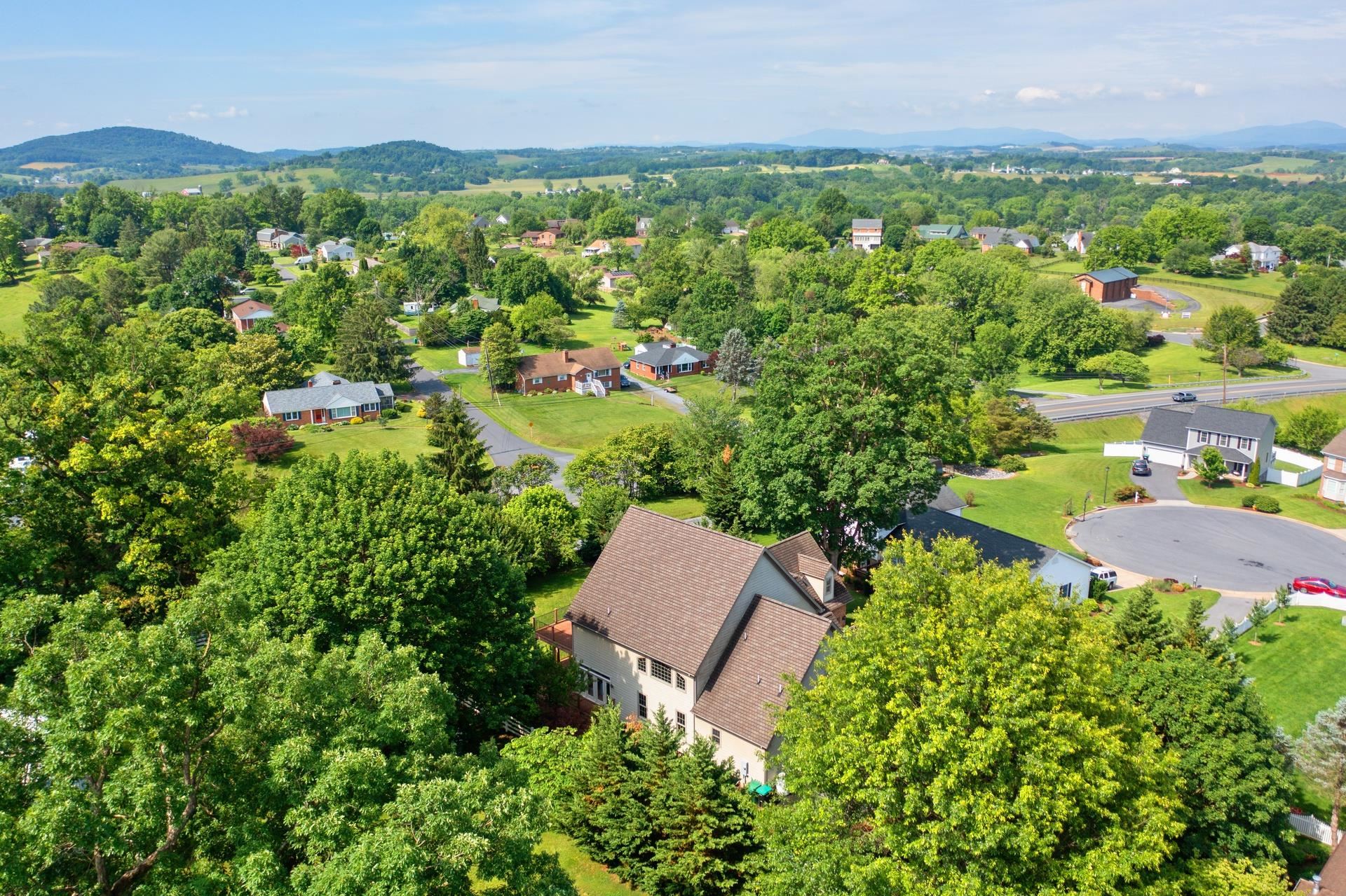 109 LEAVEL CT